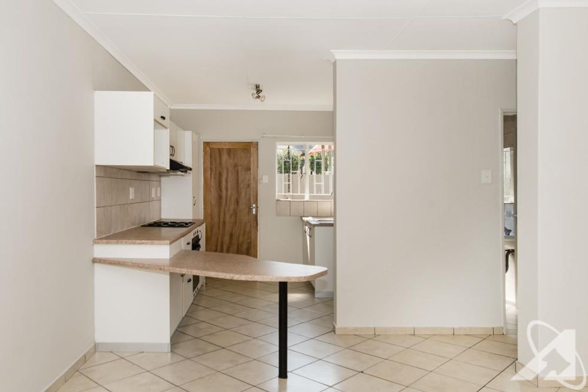 Erf 1919 Unit 19 - 2 Bedroom Apartment for sale in Penuel Complex, Pionierspark Ext. 1 - Photo 5