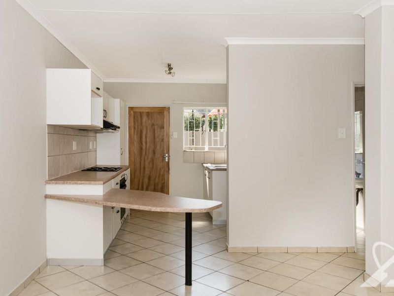 Erf 1919 Unit 19 - 2 Bedroom Apartment for sale in Penuel Complex, Pionierspark Ext. 1 - Photo 5