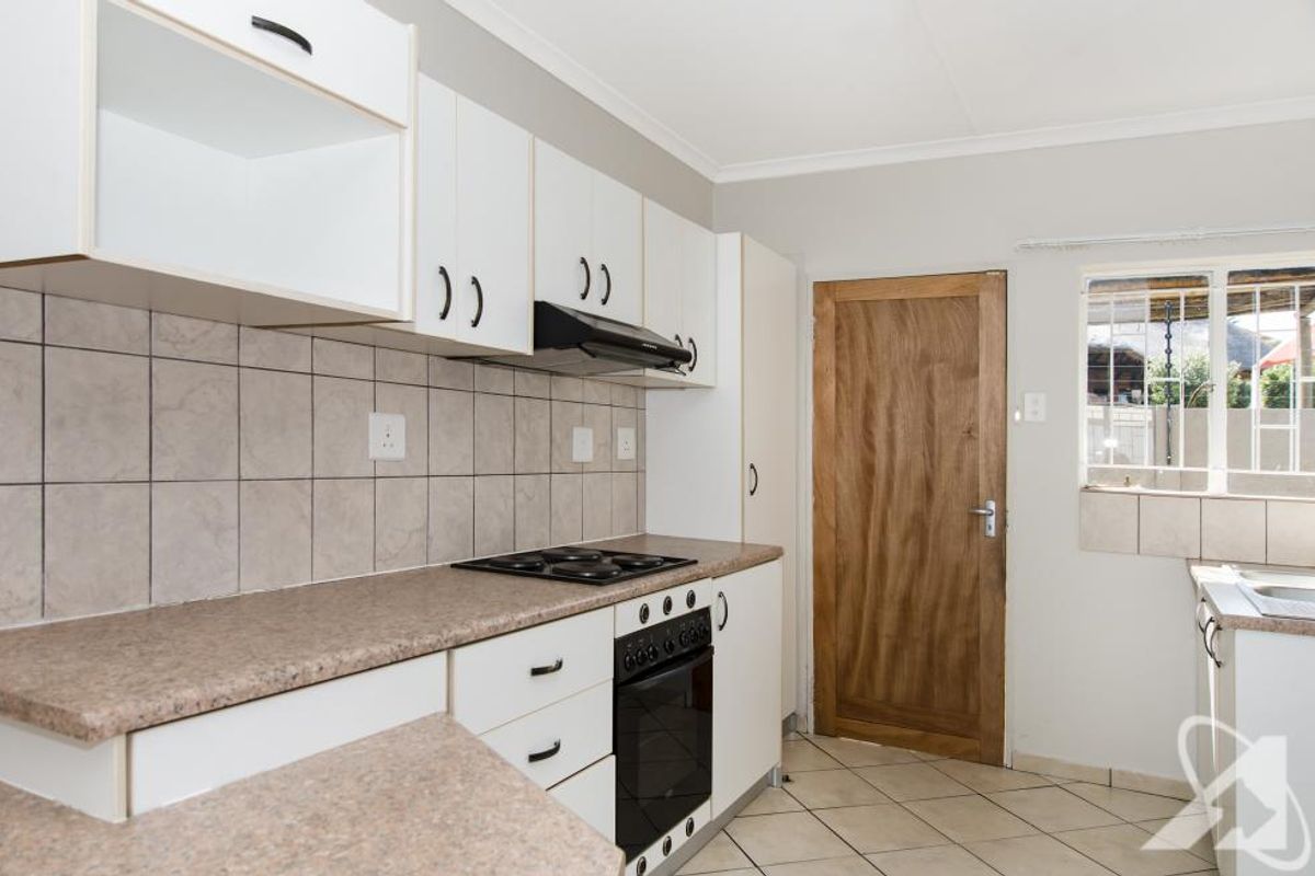 Erf 1919 Unit 19 - 2 Bedroom Apartment for sale in Penuel Complex, Pionierspark Ext. 1 - Photo 4