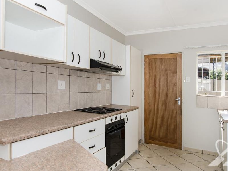 Erf 1919 Unit 19 - 2 Bedroom Apartment for sale in Penuel Complex, Pionierspark Ext. 1 - Photo 4