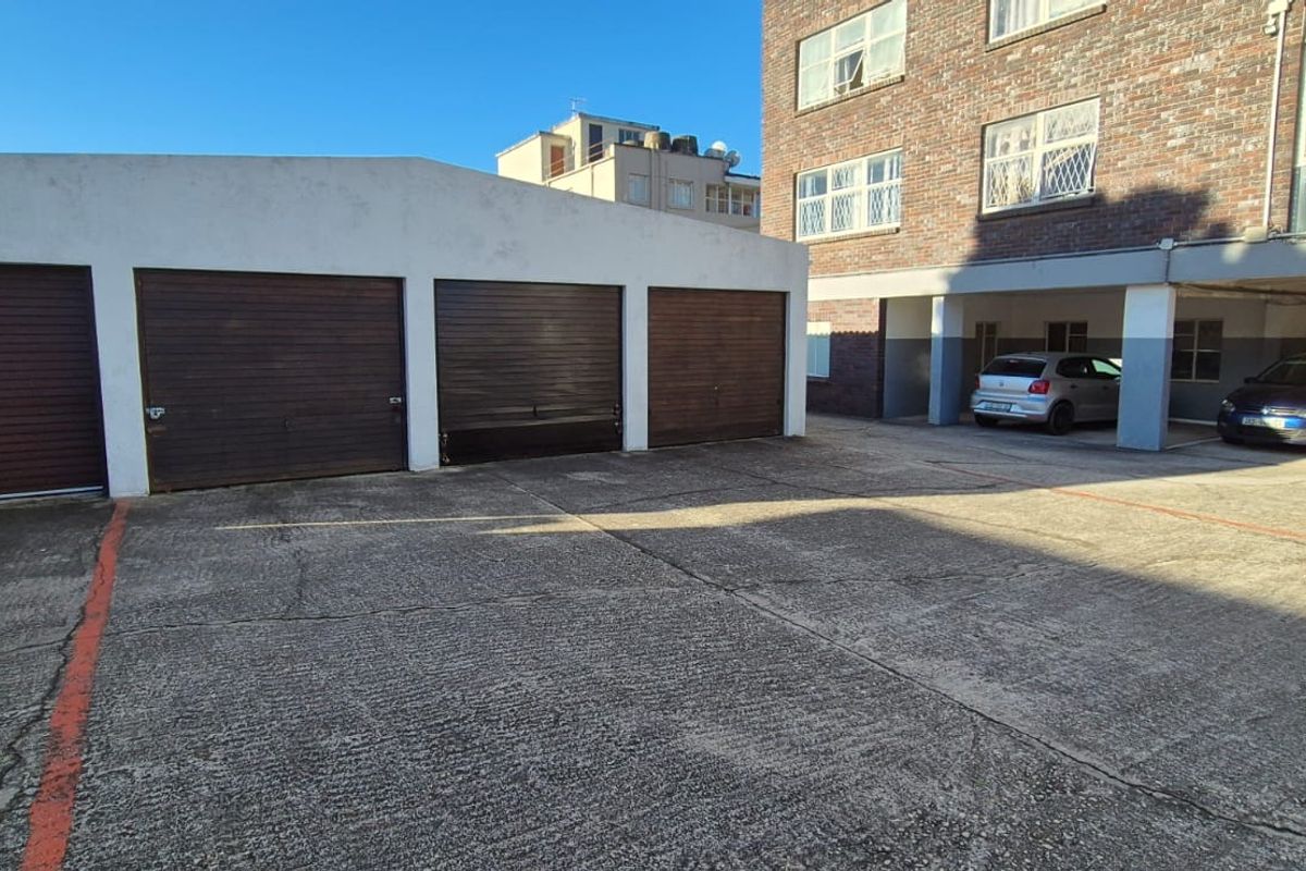 Spacious first floor apartment  - Photo 2