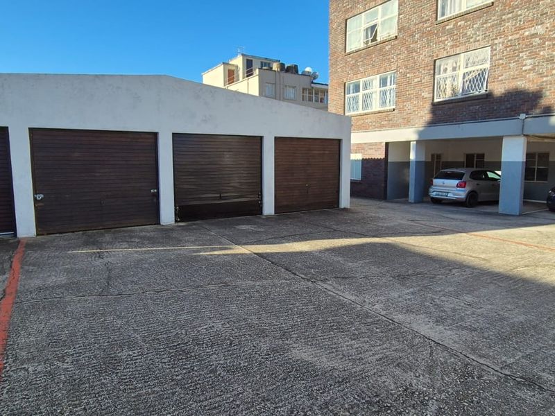 Spacious first floor apartment  - Photo 2