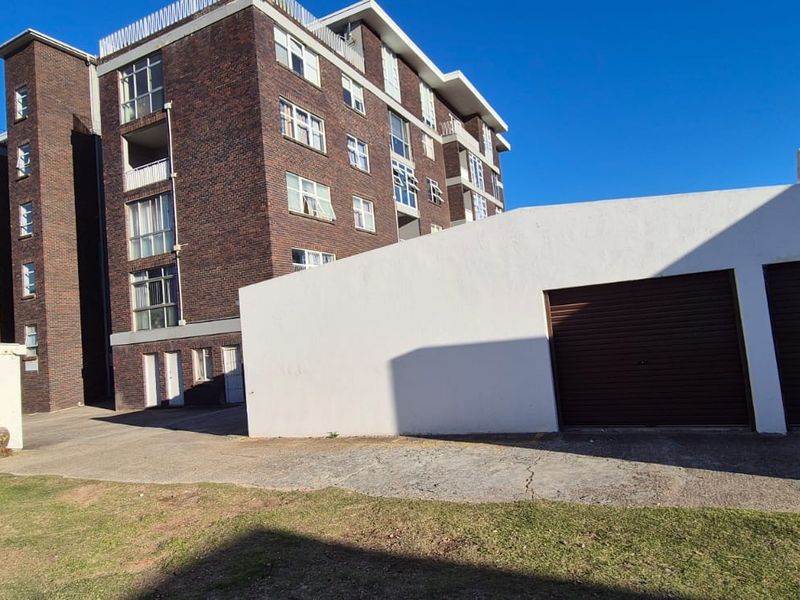 Spacious first floor apartment  - Photo 8