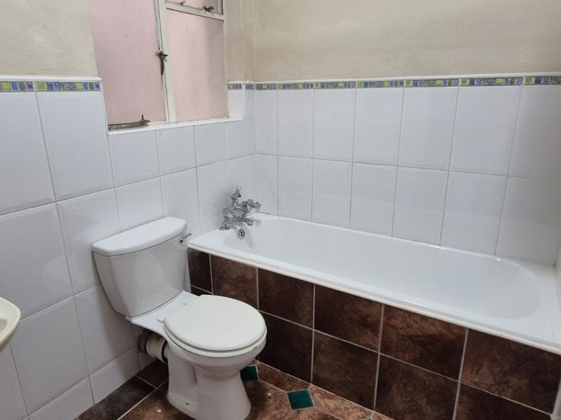 Spacious first floor apartment  - Photo 10