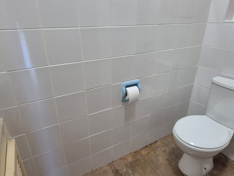 Spacious first floor apartment  - Photo 9