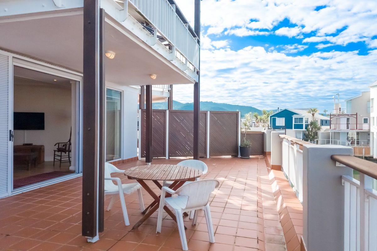 Modern Knysna Quay West Apartment with Sunset-Facing Balcony - Photo 3