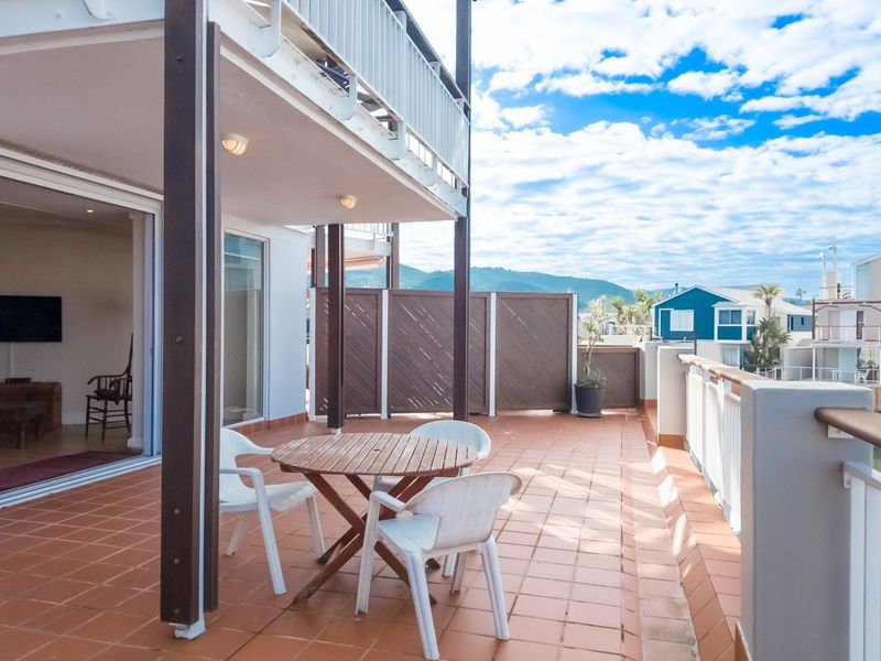 Modern Knysna Quay West Apartment with Sunset-Facing Balcony - Photo 3