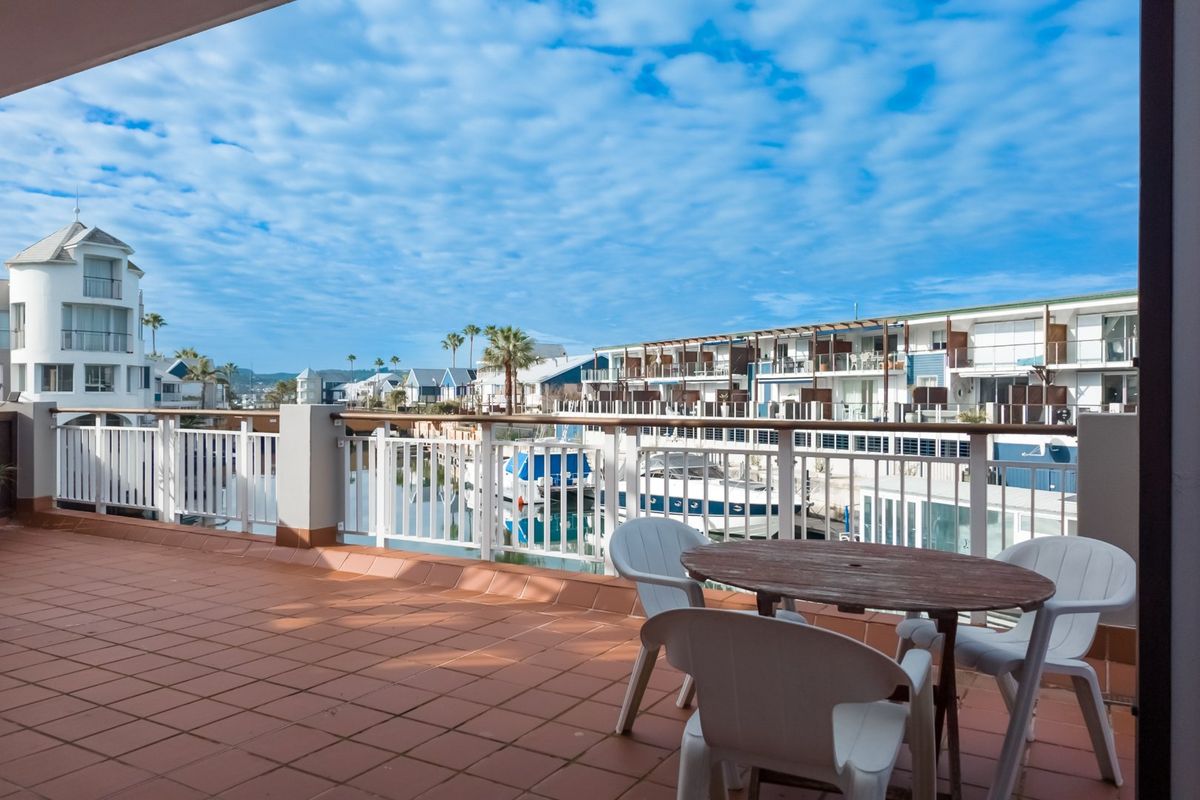 Modern Knysna Quay West Apartment with Sunset-Facing Balcony - Photo 2