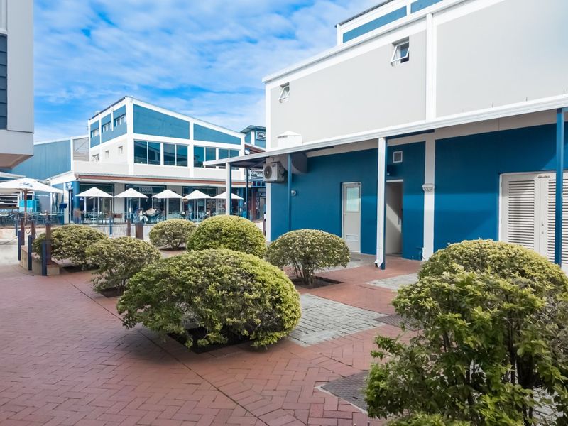 Modern Knysna Quay West Apartment with Sunset-Facing Balcony - Photo 10