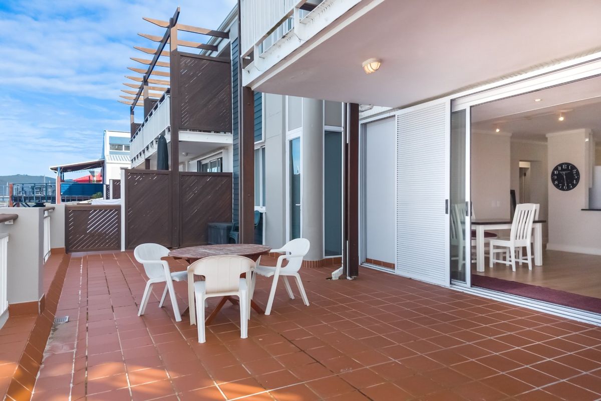 Modern Knysna Quay West Apartment with Sunset-Facing Balcony - Photo 4