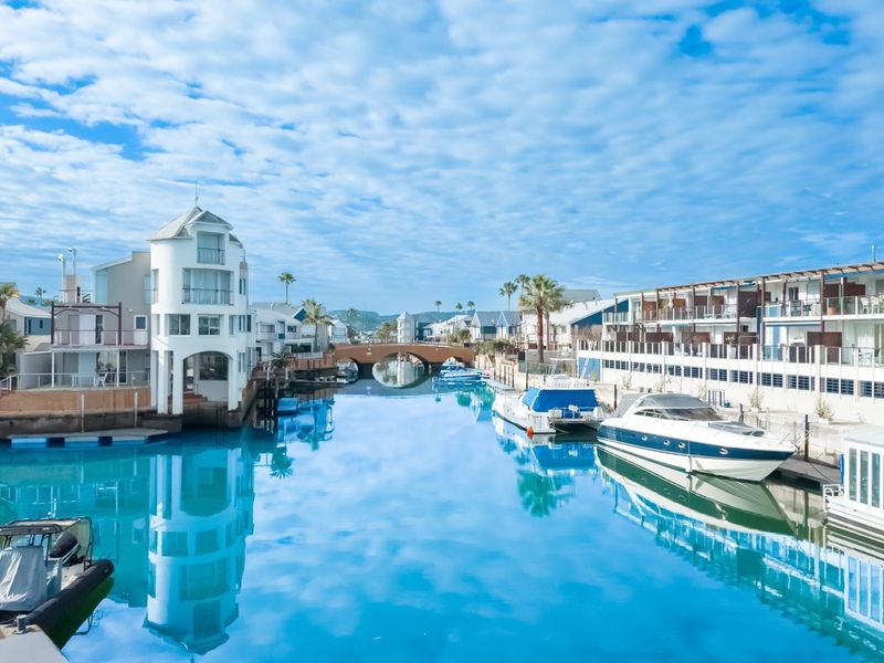 Modern Knysna Quay West Apartment with Sunset-Facing Balcony - Photo 1