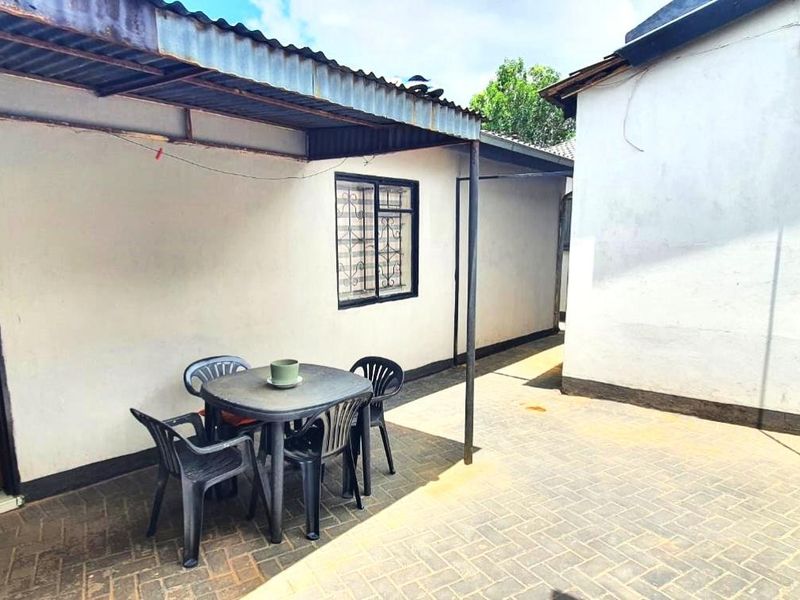 Spacious Family Home with Income-Generating Cottage - Photo 5