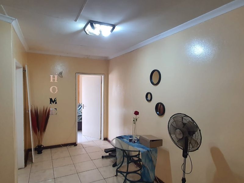 Spacious Family Home with Income-Generating Cottage - Photo 8