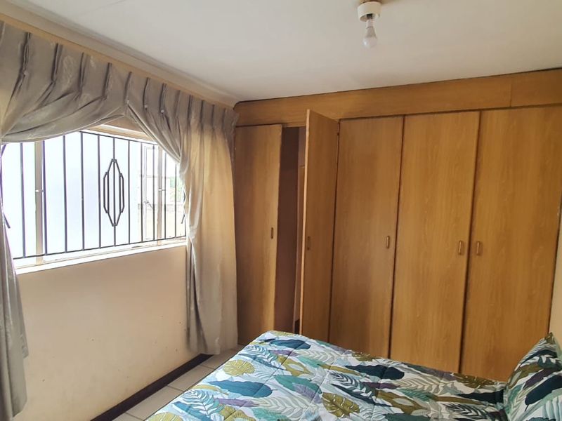 Spacious Family Home with Income-Generating Cottage - Photo 7