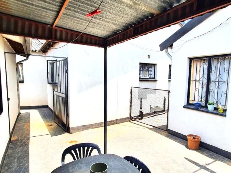 Spacious Family Home with Income-Generating Cottage - Photo 6