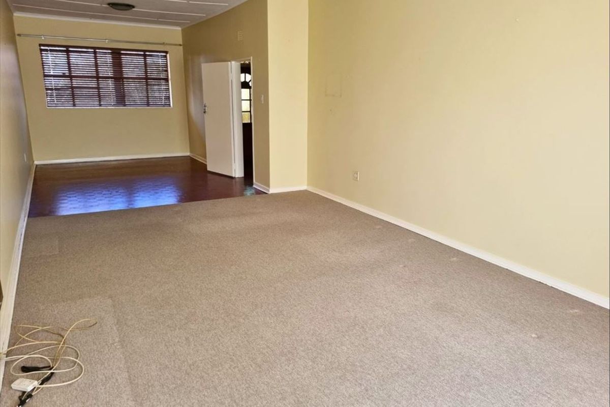 Cozy 2-Bedroom Home with Garage - Photo 2