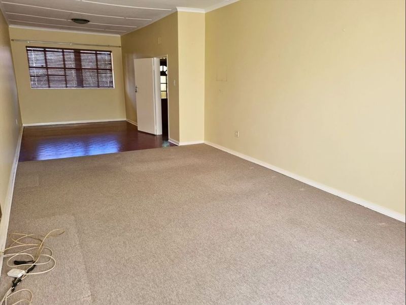 Cozy 2-Bedroom Home with Garage - Photo 2