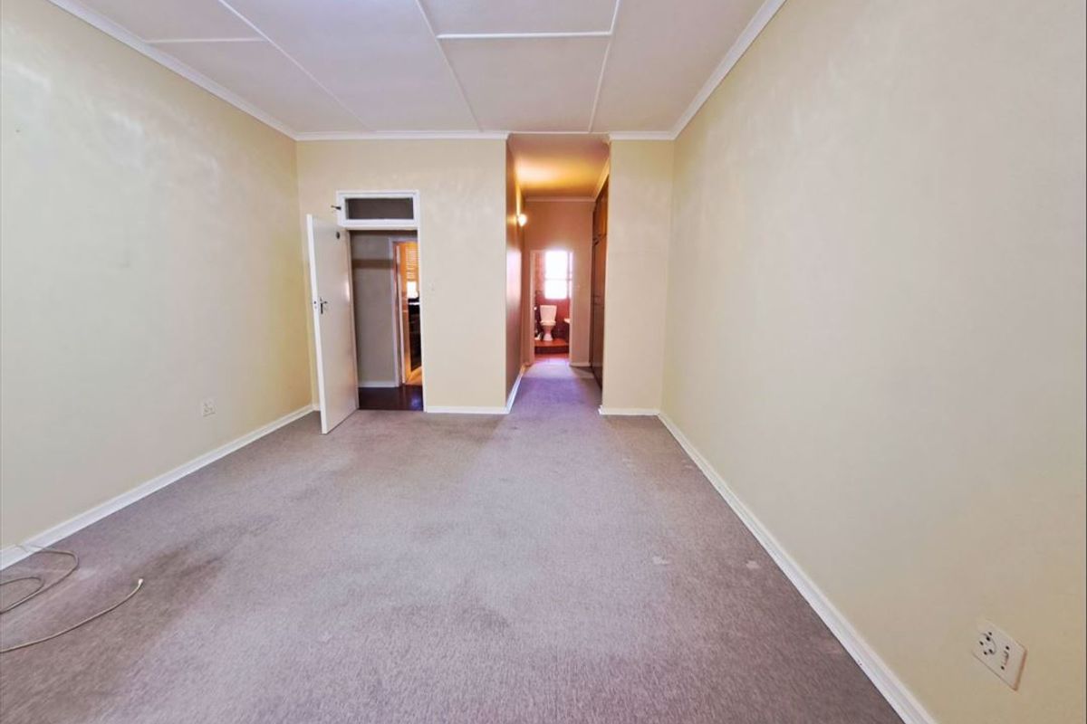 Cozy 2-Bedroom Home with Garage - Photo 3