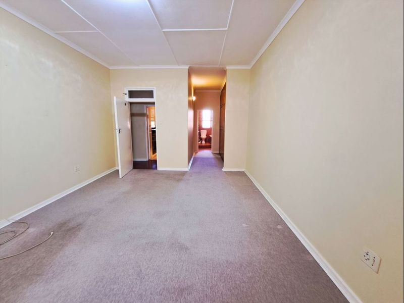 Cozy 2-Bedroom Home with Garage - Photo 3