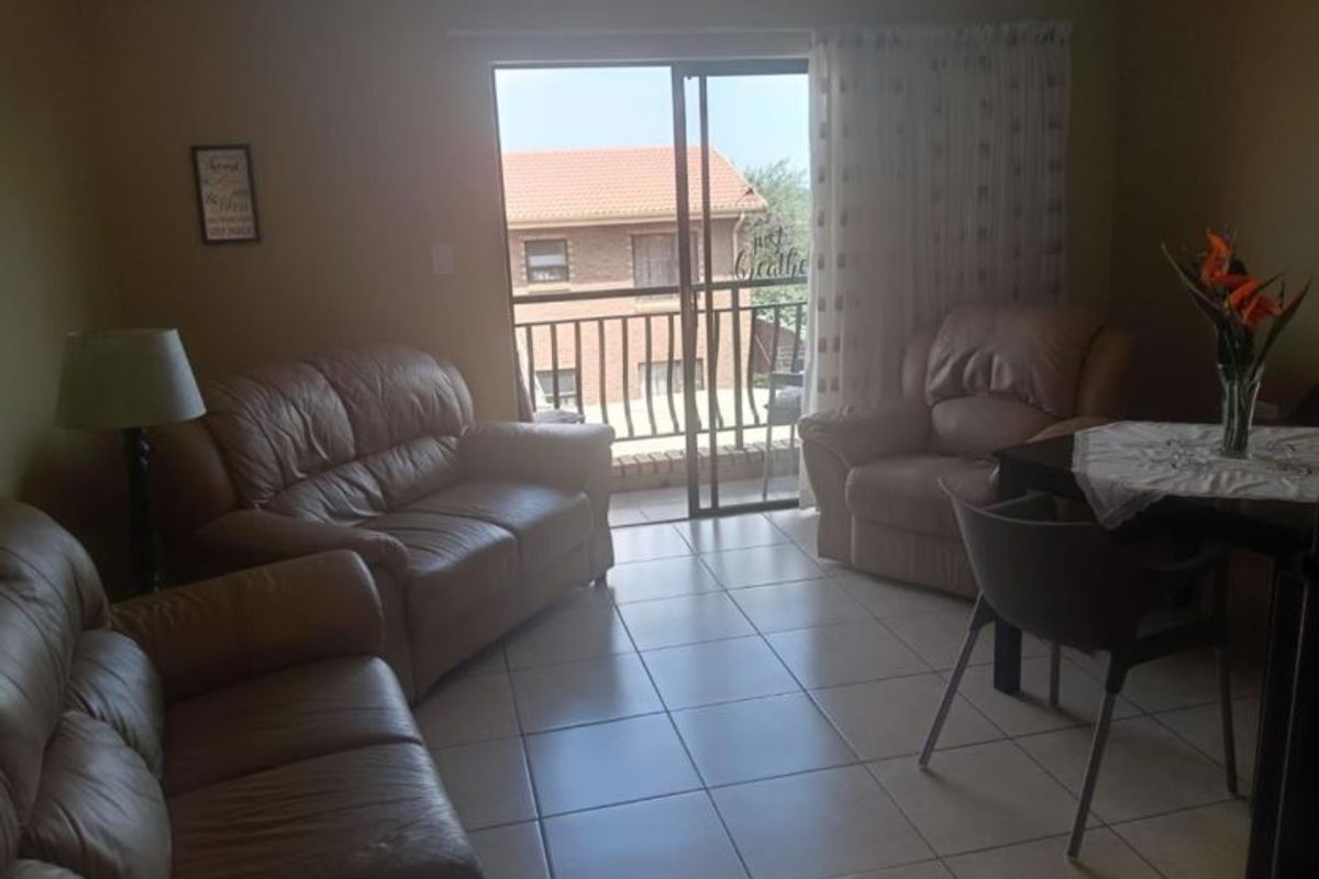 Modern and low-maintenance 2-bedroom unit just minutes from Bedfordview in secure Rose Valley complex! - Photo 4