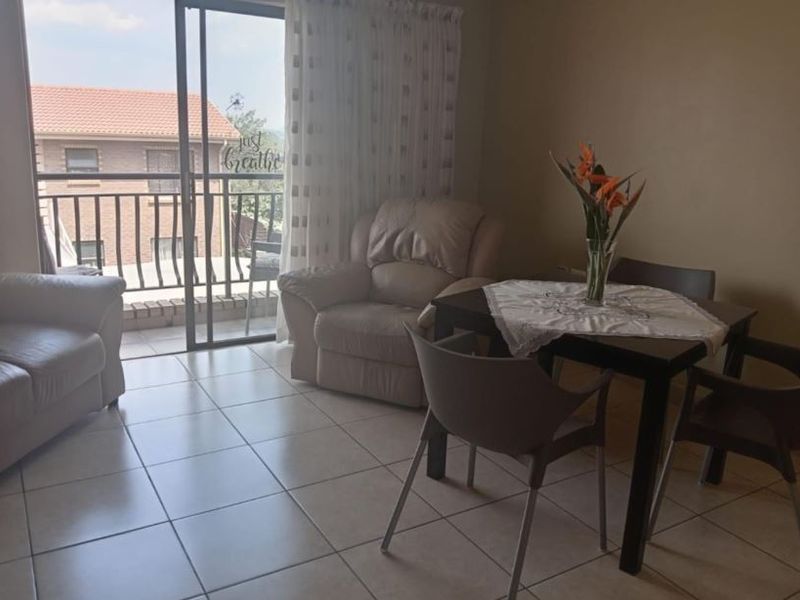 Modern and low-maintenance 2-bedroom unit just minutes from Bedfordview in secure Rose Valley complex! - Photo 3