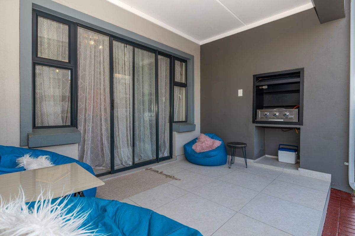 Ground Floor Elegance in the Heart of Modderfontein - Photo 4