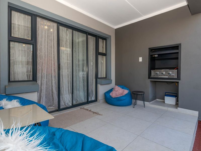 Ground Floor Elegance in the Heart of Modderfontein - Photo 4