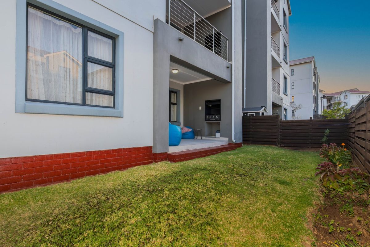 Ground Floor Elegance in the Heart of Modderfontein - Photo 3