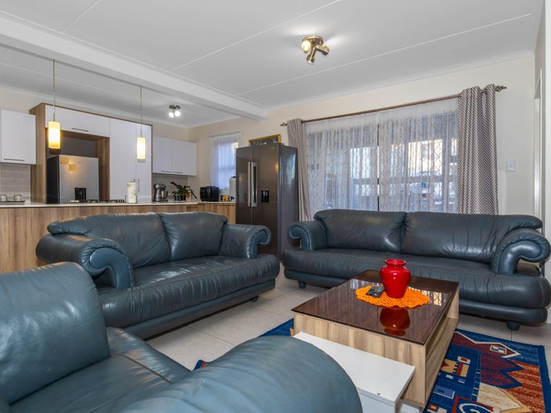Ground Floor Elegance in the Heart of Modderfontein - Photo 10