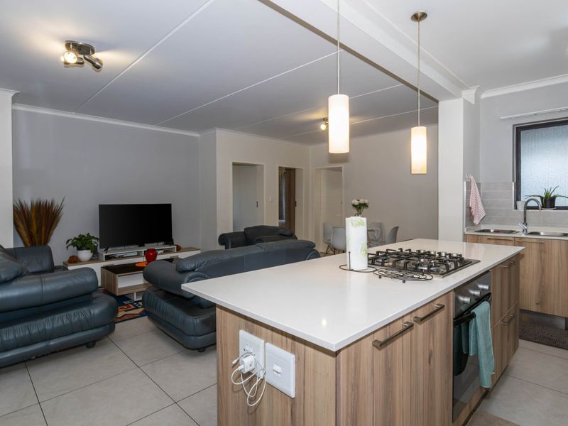 Ground Floor Elegance in the Heart of Modderfontein - Photo 7