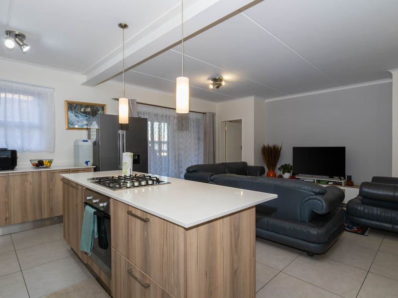 Ground Floor Elegance in the Heart of Modderfontein - Photo 6