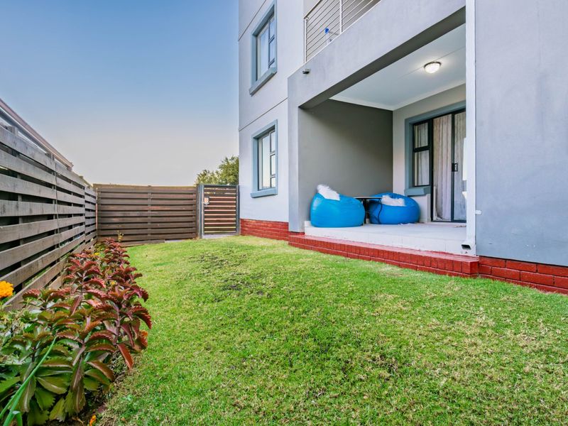 Ground Floor Elegance in the Heart of Modderfontein - Photo 2