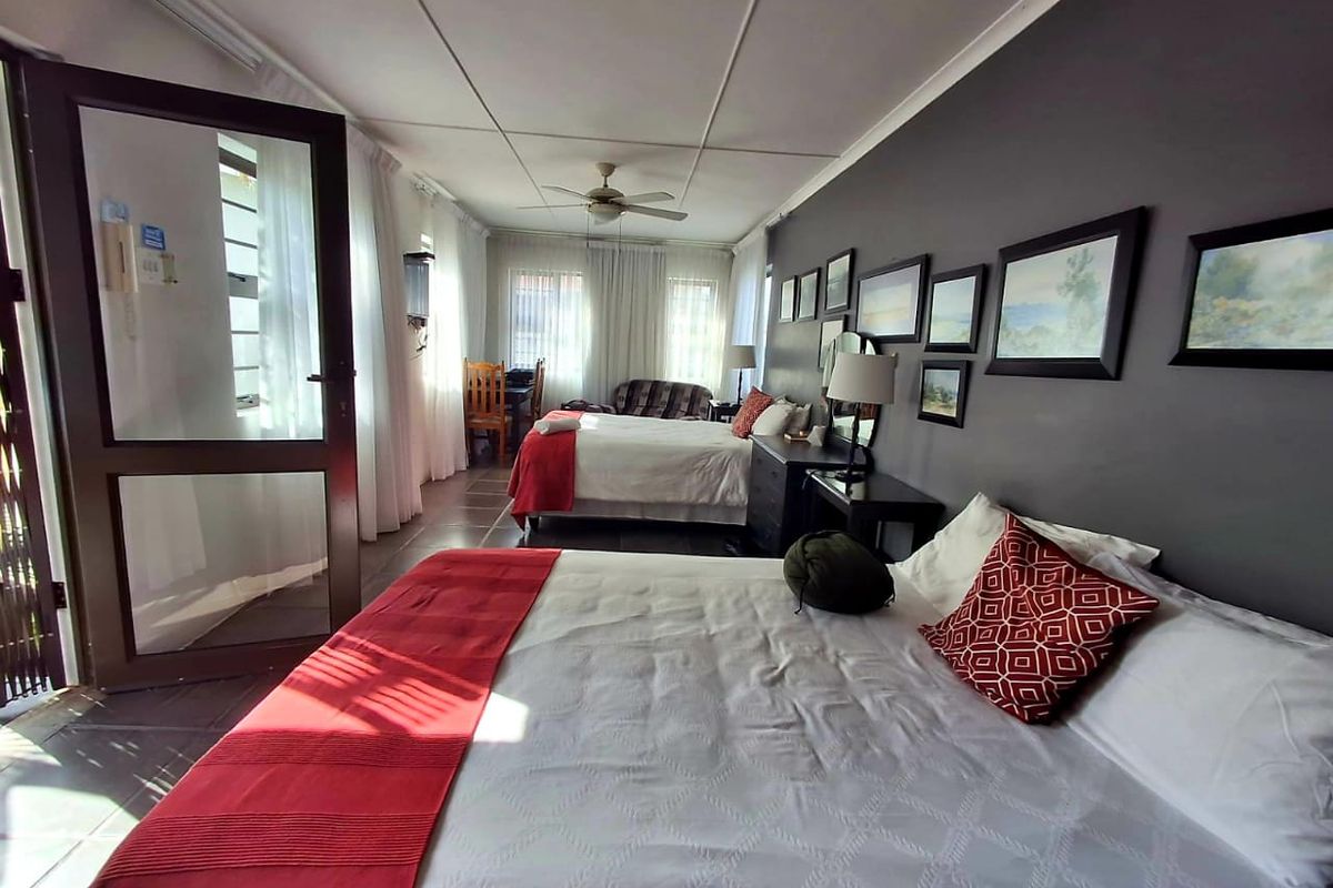 7 Bedroom Bed and Breakfast for sale in Baysville - Photo 2