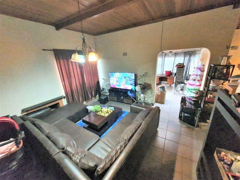 Spacious Family Home with Modern Amenities - Photo 2