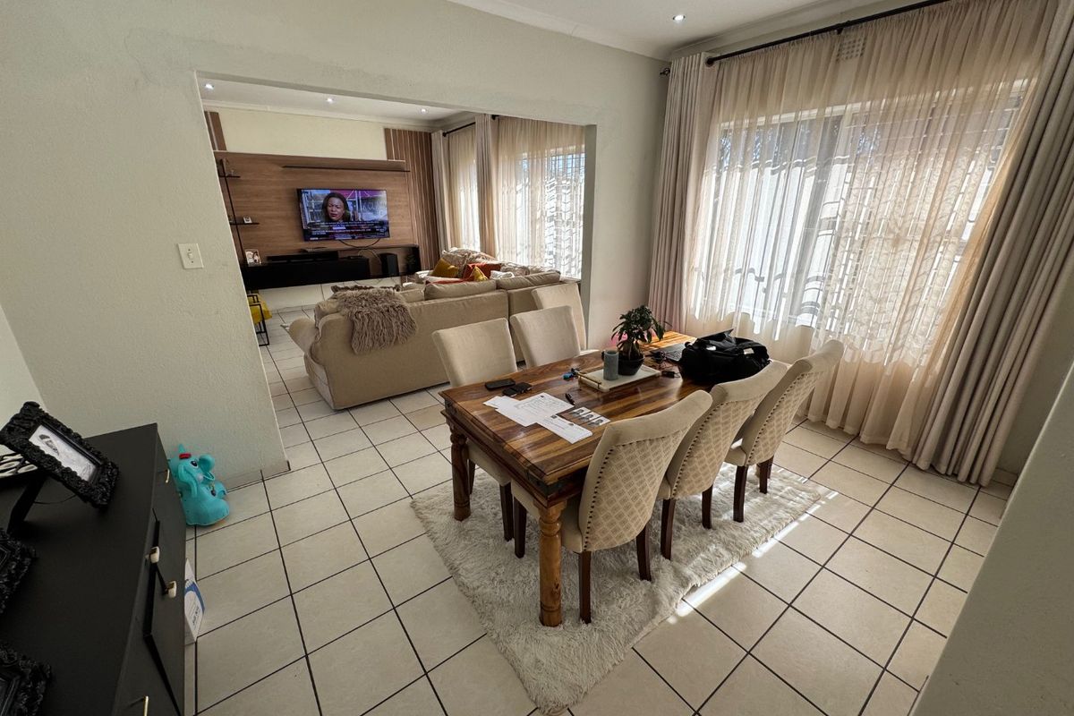 Comfortable Family Living with Thoughtful Design - Photo 4