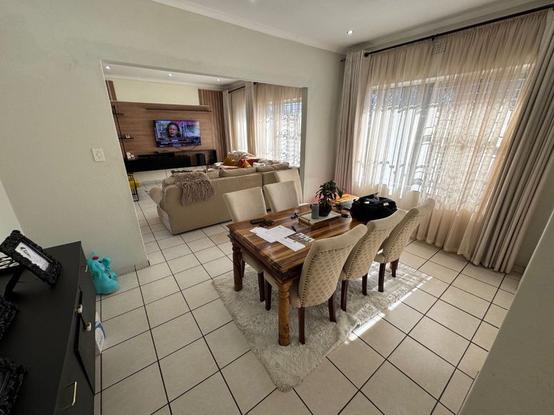 Comfortable Family Living with Thoughtful Design - Photo 4