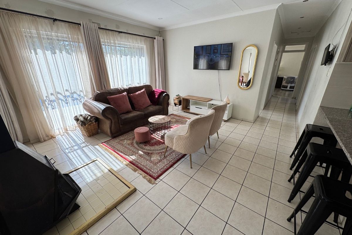 Comfortable Family Living with Thoughtful Design - Photo 5