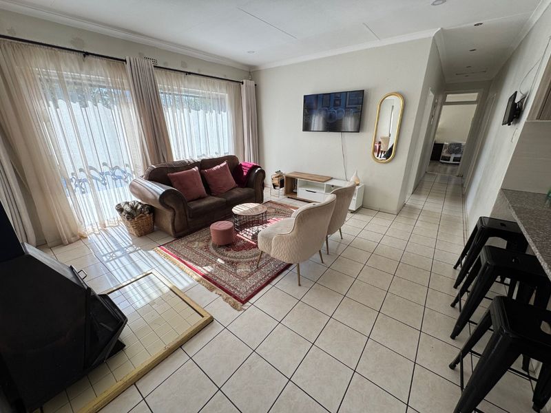 Comfortable Family Living with Thoughtful Design - Photo 5