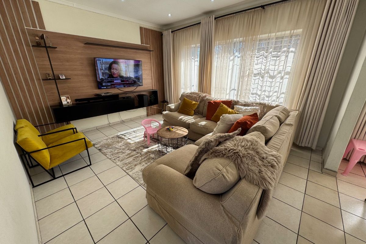 Comfortable Family Living with Thoughtful Design - Photo 2