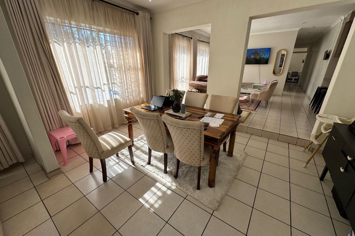 Comfortable Family Living with Thoughtful Design - Photo 3