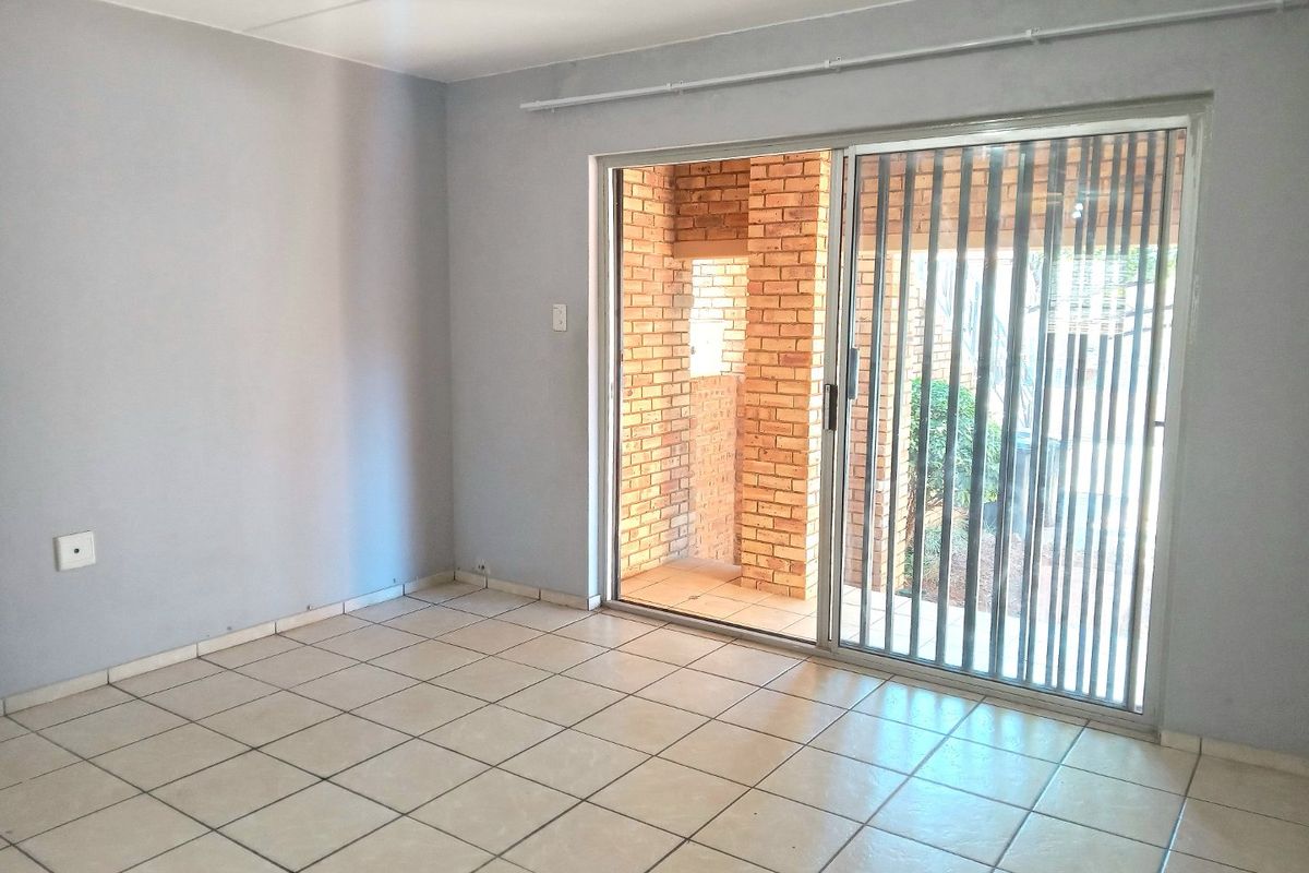 2 Bedroom 1 Bathroom Apartment - Ground floor - Photo 3