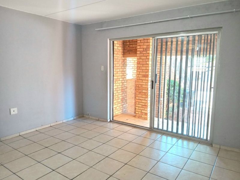 2 Bedroom 1 Bathroom Apartment - Ground floor - Photo 3