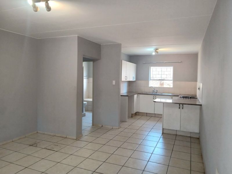 2 Bedroom 1 Bathroom Apartment - Ground floor - Photo 5