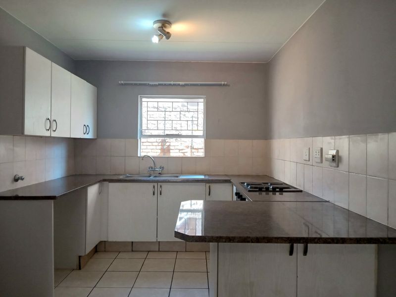 2 Bedroom 1 Bathroom Apartment - Ground floor - Photo 7