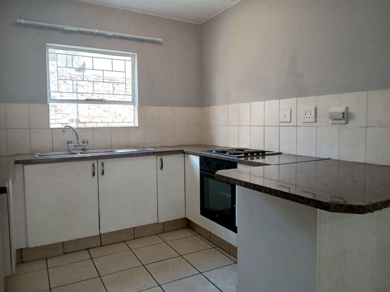 2 Bedroom 1 Bathroom Apartment - Ground floor - Photo 6