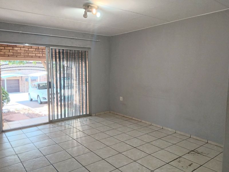 2 Bedroom 1 Bathroom Apartment - Ground floor - Photo 4