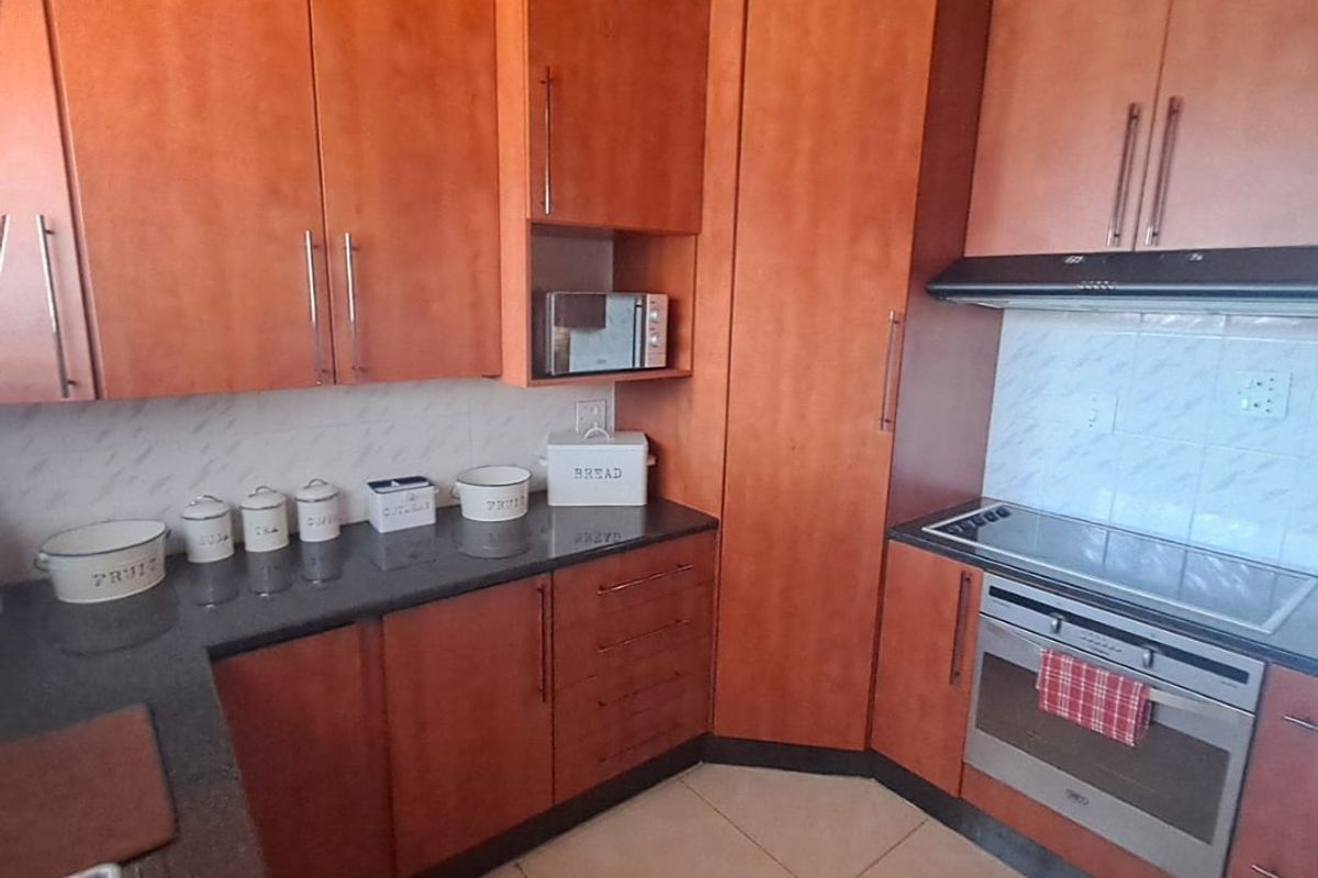 Beautiful Family Home - Photo 5