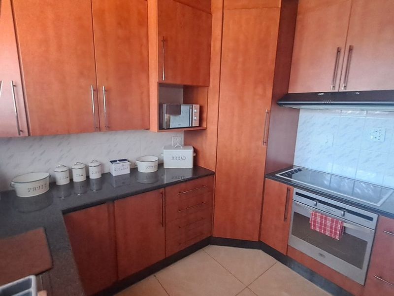 Beautiful Family Home - Photo 5