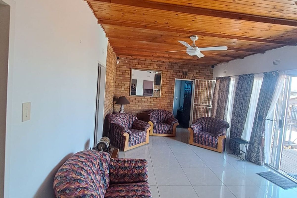 Beautiful Family Home - Photo 4