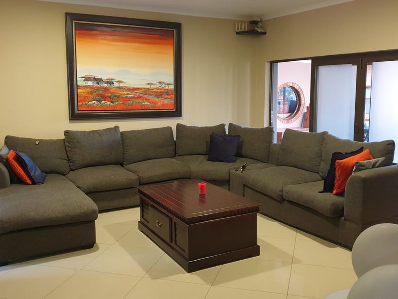Prime Investment Opportunity: Modernized 550m2 Family Residence – Eldoraigne - Photo 9